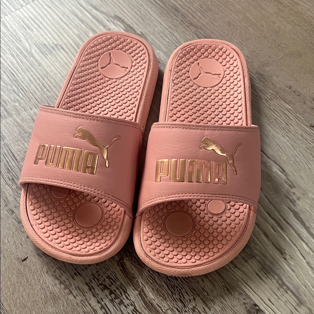 Puma Kids Slippers in Pink and Gold